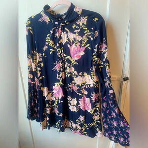 Women’s Free People Tate Tunic Bell Sleeve M Open Back Dark Floral Bohemian